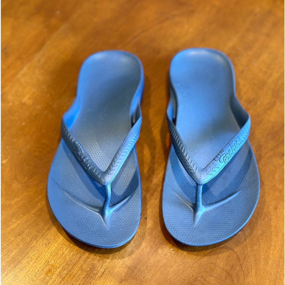 Women’s Archies Flip Flops- size 7 - EUC!